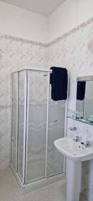 فندق Hazeldene أبيريرون المظهر الخارجي الصورة